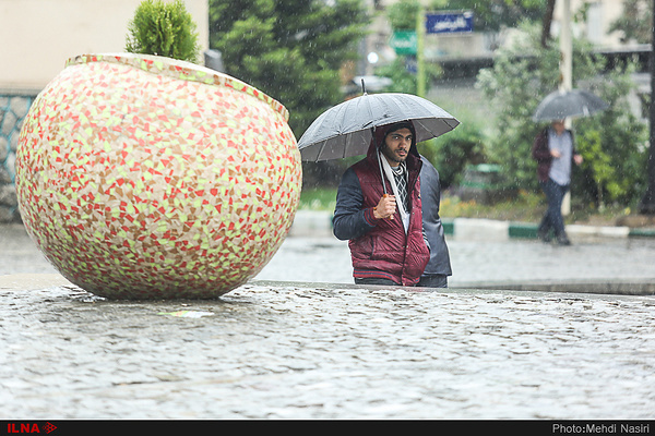 بارش باران و وزش باد شدید، تگرگ و رعد و برق در اغلب استان‌های کشور