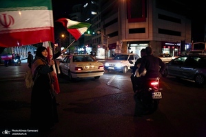 حركت دسته مردمى پرچمداران ايران به مناسبت روز جمهوری اسلامی ایران