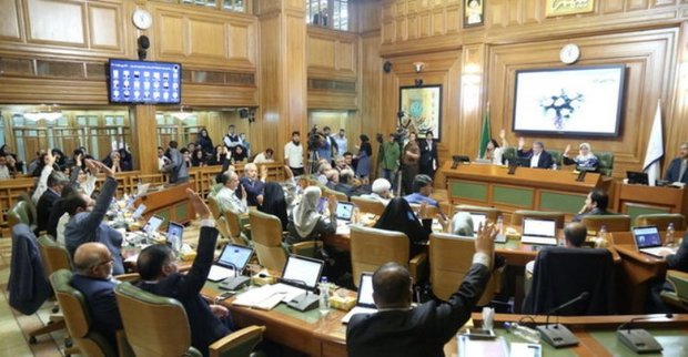 کلیات لایحه تعیین عوارض تردد شبانه وسایل نقلیه باری تصویب شد
