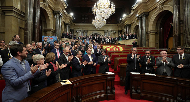 ایالت کاتالونیا اعلام استقلال کرد/ آمریکا بر وحدت اسپانیا تأکید کرد/ اروپا: اسپانیا تنها مخاطب ماست