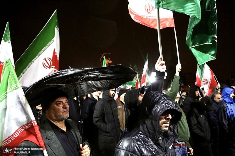 بيست و پنجمين شب اجتماع پرشور مردمى در میدان ونک