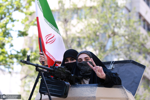 راهپیمایی دختران «جان‌فدای ایران»- ۲