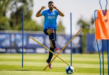 تمجید رسانه پرتغالی از قدرت فیزیکی طارمی+عکس
