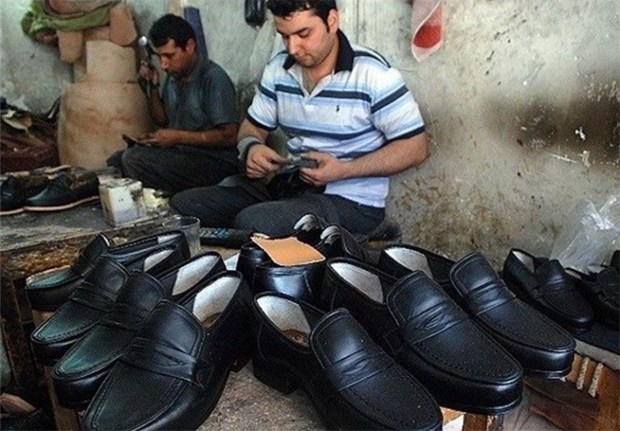 رییس جمهوری از بازار و کارگاه های تولید کفش تبریز بازدید کرد