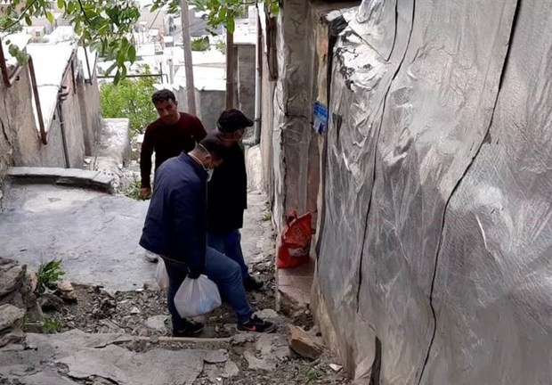 جمعی از قهرمانان ورزشی با کولبران مریوان دیدار کردند+ تصاویر
