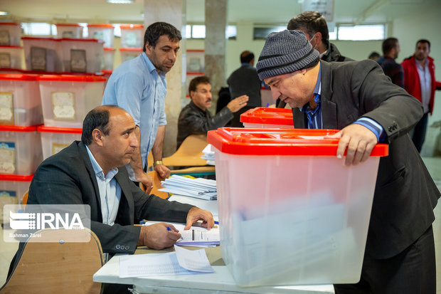 صندوق‌های اخذ رای در کردستان تحویل عوامل اجرایی شد