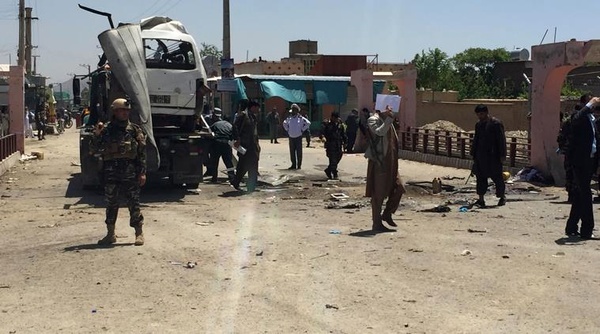 انفجار بمب کنارجاده‌ای طالبان جان والی «فراه» را گرفت