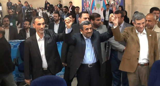  احمدی نژاد : برادر عزیزم حمید بقایی را آزاد کنید