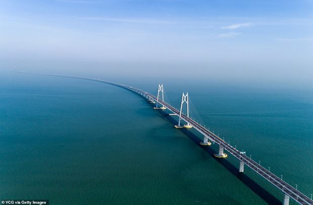 تصاویر/ افتتاح طولانی ترین پل دریایی جهان