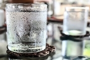 عوارض نوشیدن آب یخ/ منشا بسیاری از دردهای ناشناخته شکم