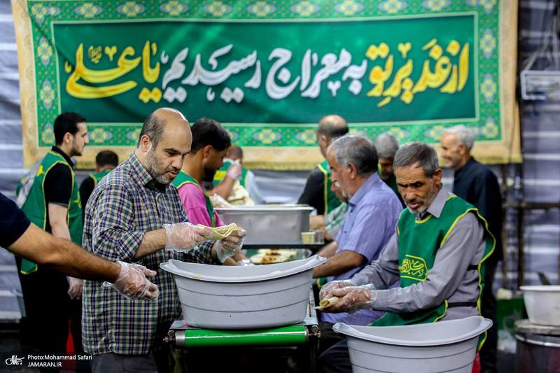 تجمع شبانه میدان انقلاب