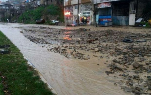 ترافیک کنترل سیلاب شهر زیراب را مشکل کرد