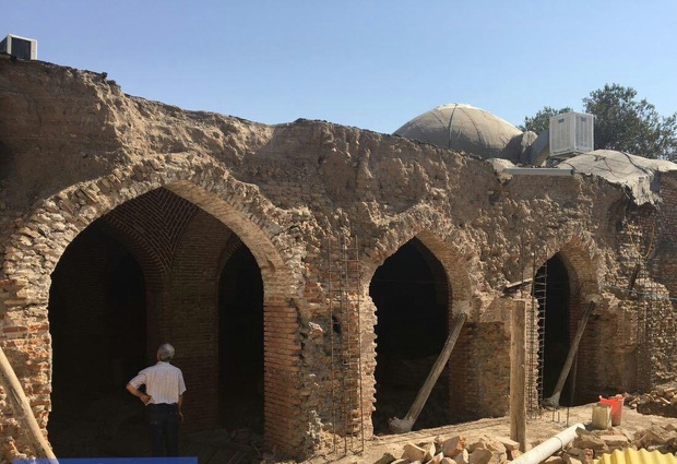 گنبدهای شکسته مسجد تاریخی کریمخان مرمت می شود