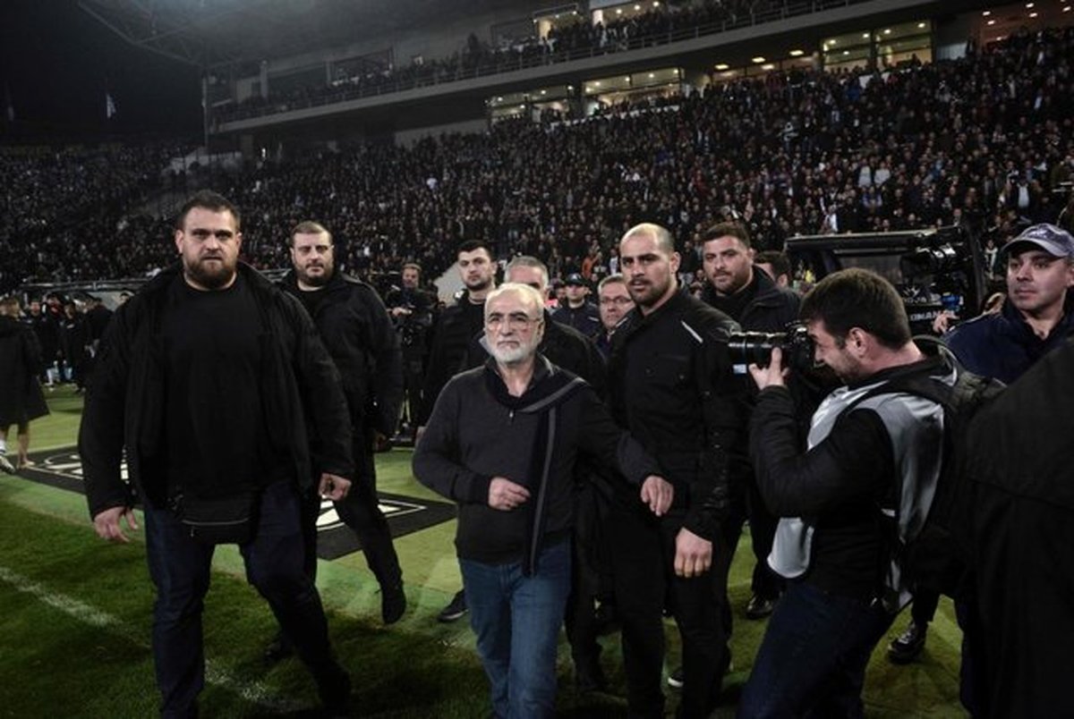 دولت یونان : سوپر لیگ فوتبال این کشور را تعلیق کنید!