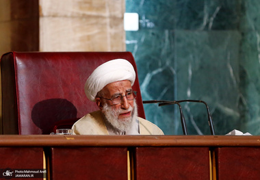 آیت‌الله جنتی: جوانان ما در معرض تهاجم همه جانبه فرهنگی و رسانه‌ای دشمنان قرار دارند/ شخصیت‌های تاثیرگذار آنها را با مبانی انقلاب اسلامی آشنا کنند