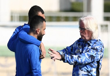 شفر: هواداران به حواشی فضای مجازی اهمیت ندهند/ از داخل باشگاه می‌خواستند من را برکنار کنند
