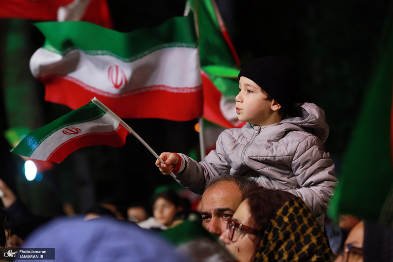 اجتماع پرشور مردم و هنرمندان در باغ فردوس