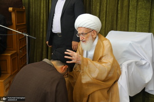 مراسم عمامه گذاری طلاب روز ولادت پیامبر اکرم (ص) و امام جعفر صادق (ع) در بیوت مراجع