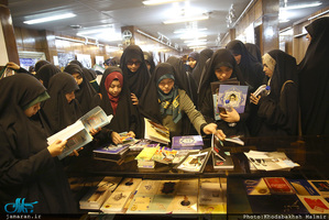 بازدید جمعی از دانشجویان جامعه المصطفی از بیت امام خمینی در جماران 