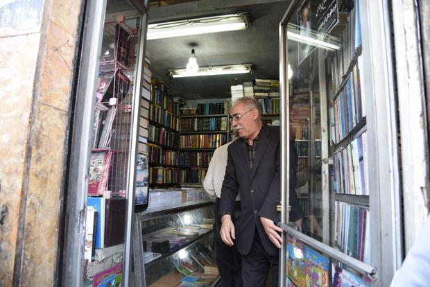 چراغ قدیمی ترین کتابفروشی شیراز دو باره روشن شد