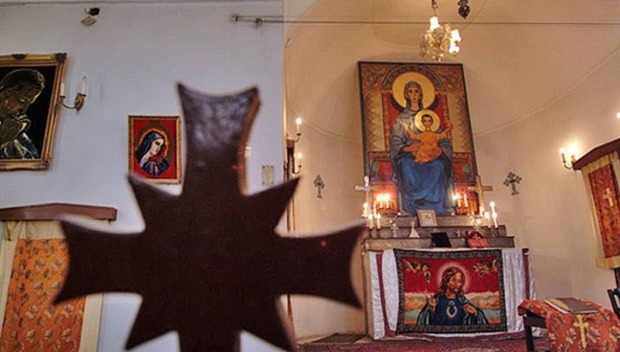 هشدار یک امام جمعه نسبت به گرایش به مسیحیت و فرقه های نوظهور در شیراز و نیشابور