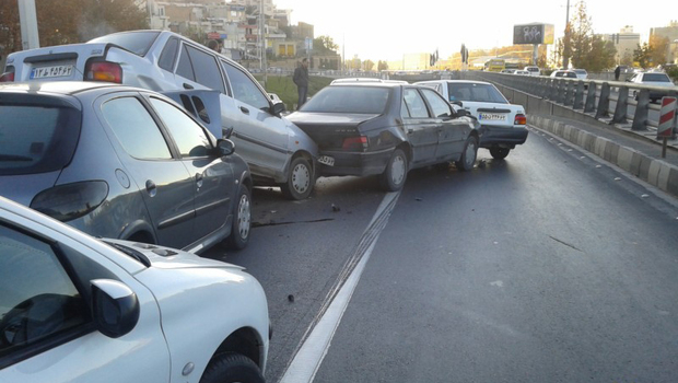 تصادف 16 دستگاه خودرو در اتوبان بابایی تهران