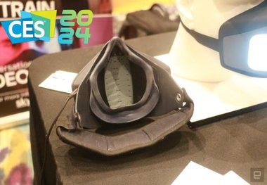 با این ماسک در کتابخانه با تلفن صحبت کنید!
