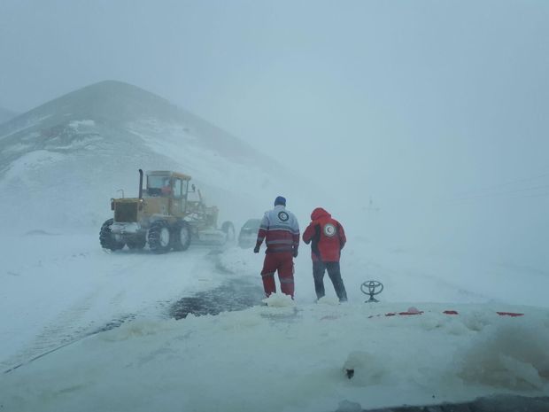جاده‌های آذربایجان‌غربی زیر پوشش برف و کولاک