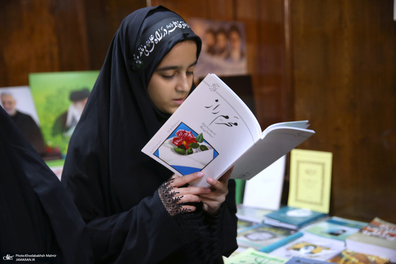 بازدید جمعی از دانش آموزان مدرسه انقلاب کرج از بیت امام خمینی در جماران