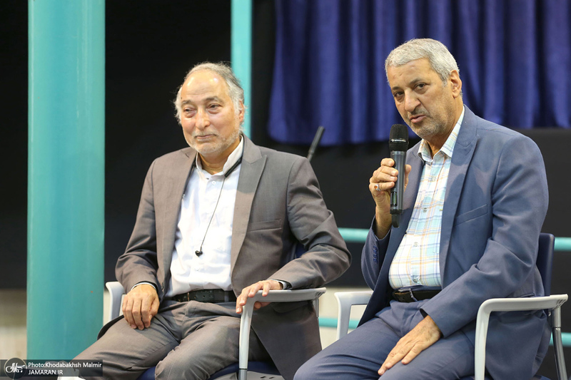 نشست صمیمانه دست اندر کاران و عوامل فیلم مستند «احمد» با سید حسن خمینی