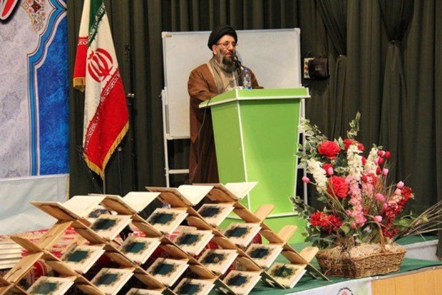 برنامه های ضد ایرانی استکبار در مساجد تبیین شود