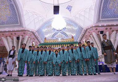 اجرای گروه همخوانی سیمرغ وزات دفاع در حرم مطهر امام خمینی (س)
