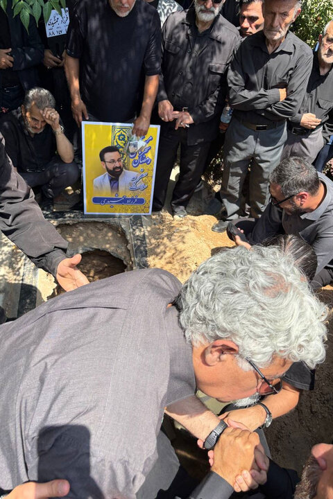 خاکسپاری پیکر زنده‌یاد فرزاد جمشیدی با حضور مجریان؛ او ترور شخصیت شد!