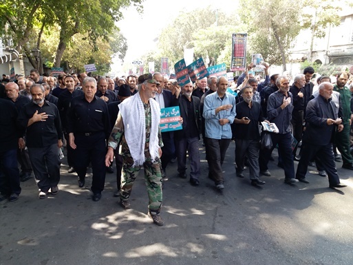 تظاهرات نمازگزاران تبریزی در اعتراض به سخنان ضد ایرانی ترامپ