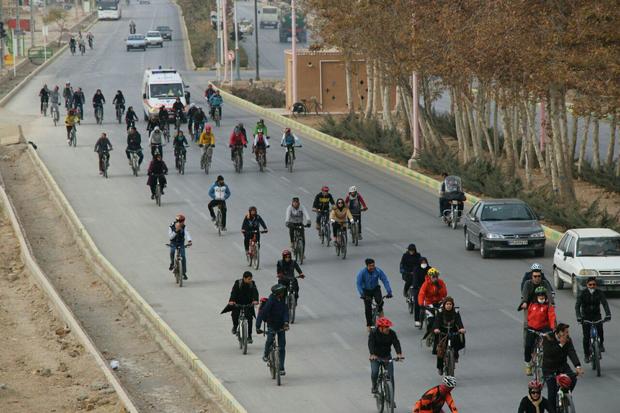 دوچرخه سواری نجف آبادی ها با شعار «هوای سالم »