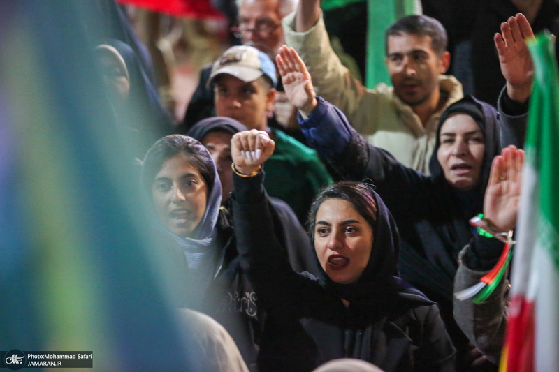 حرکت دسته مردمى پرچمداران ایران به مناسبت روز جمهوری اسلامی ایران-۲