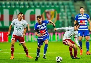 جریمه نقدی فرشاد احمدزاده و یارانش از سوی باشگاه اشلانسک
