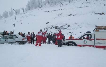 نجات 64گردشگر خوزستانی گرفتار در برف بازفت