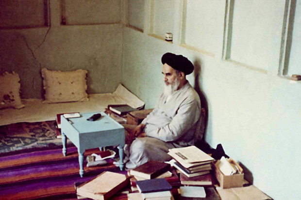 تحصیلات امام خمینی | از تلاش شبانه روزی برای فراگیری عرفان تا علاقه به یادگیری زبان فرانسه 