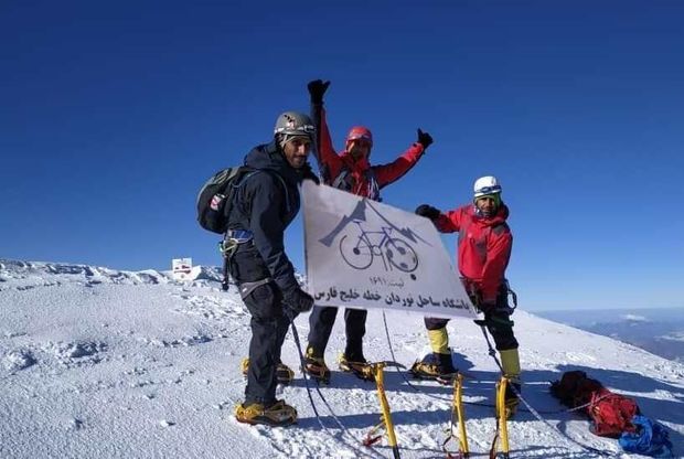 صعود کوهنوردان هرمزگانی به قله کازبک گرجستان