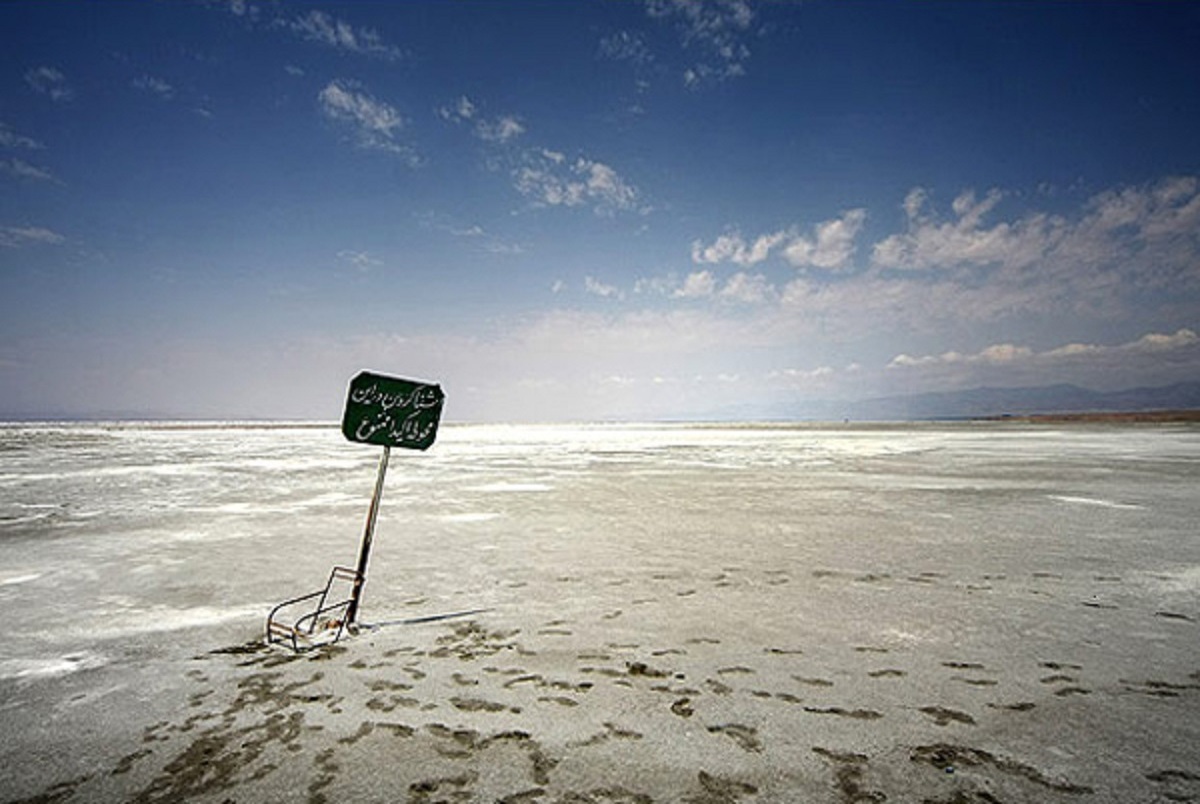 دریاچه ارومیه در یک قدمی مرگ: بیش از 90 درصد دریاچه بطور کامل خشک شده!