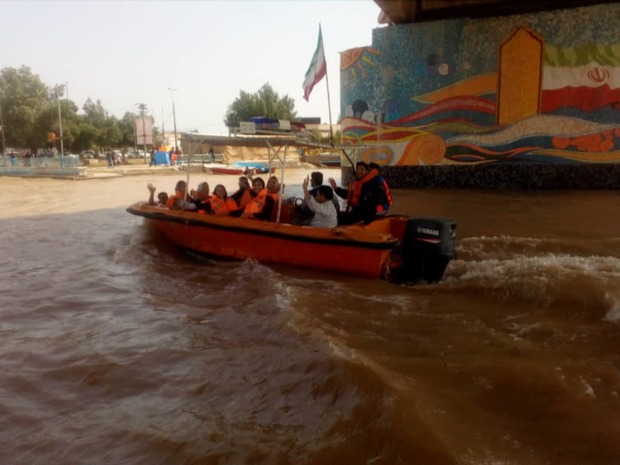 10 سرنشین قایق تفریحی در خرمشهر نجات یافتند