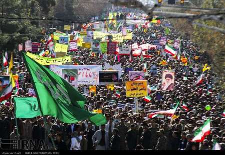تجلی حضوری پرشور با گامهای استوار مردم در راهپیمایی 22 بهمن کرمان