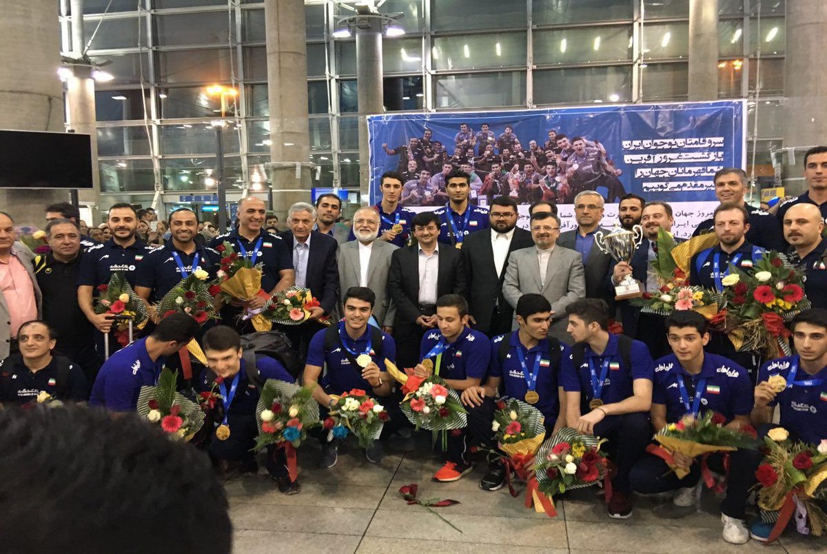 والیبالیست های قهرمان جهان وارد ایران شدند