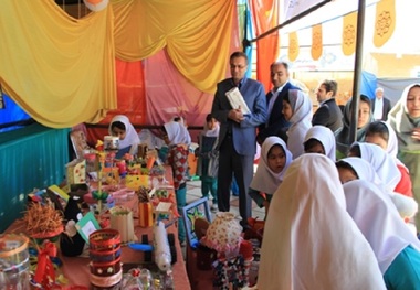 نمایشگاه ' آسمان آبی و زمین پاک' در کهریزک گشایش یافت