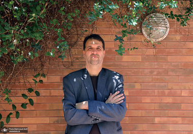 پرویز امینی: فیگور‌هایی مانند قالیباف و پزشکیان در میدان عمل و علی لاریجانی در روایت جنگ بهترین کارنامه را داشتند/ جریان خالص‌گرا به تقابل با این همبستگی ملی برخاست/ امروز رسانۀ ملی گاه به سخنگوی یک فرد خاص و نه حتی یک جریان خاص تبدیل می‌شود