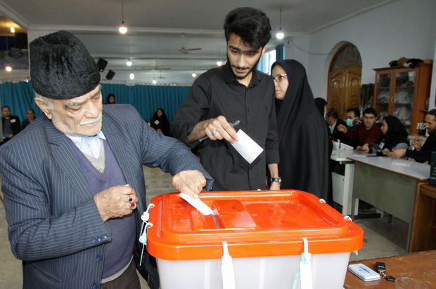 فرماندار : برخی شعب در نوشهر با صف رای دهندگان مواجه است