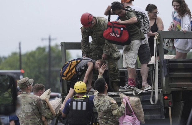 بلایی که ترامپ بر سر سیل زدگان تگزاس آورد