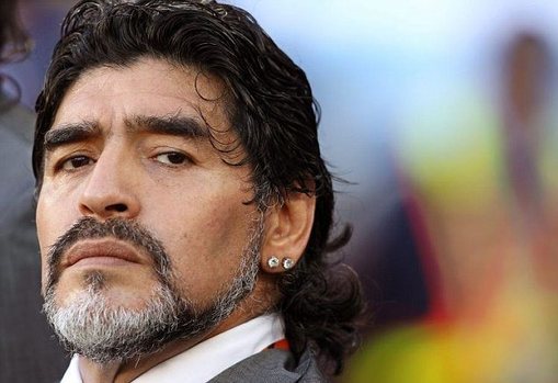 اشک های مارادونا در مراسم تجلیل توسط ناپولی
