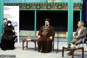 نشست صمیمانه دست اندر کاران و عوامل فیلم مستند «احمد» با سید حسن خمینی
